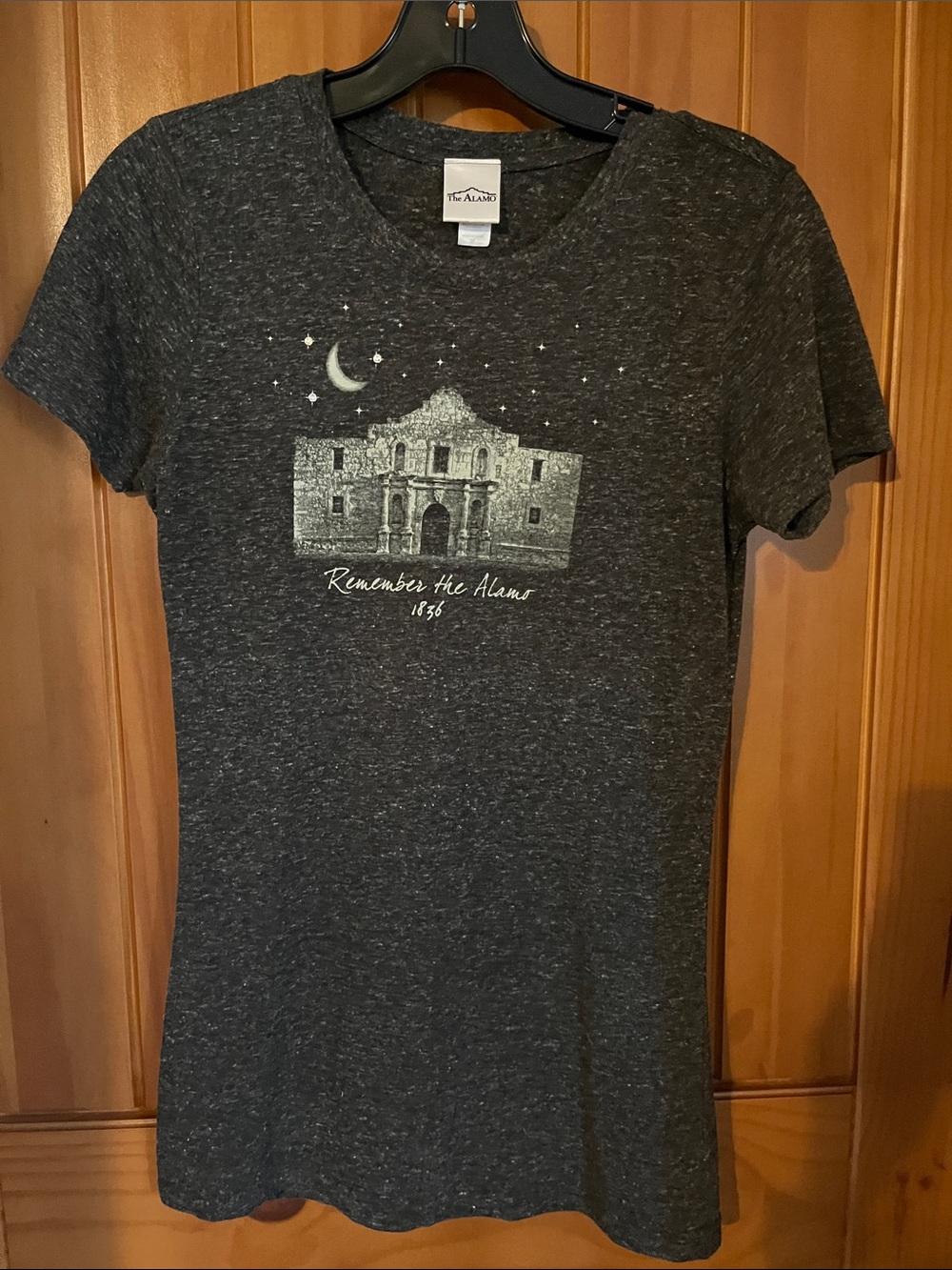 Remember the Alamo Women's Graphic Tee - Dark Heather Gray